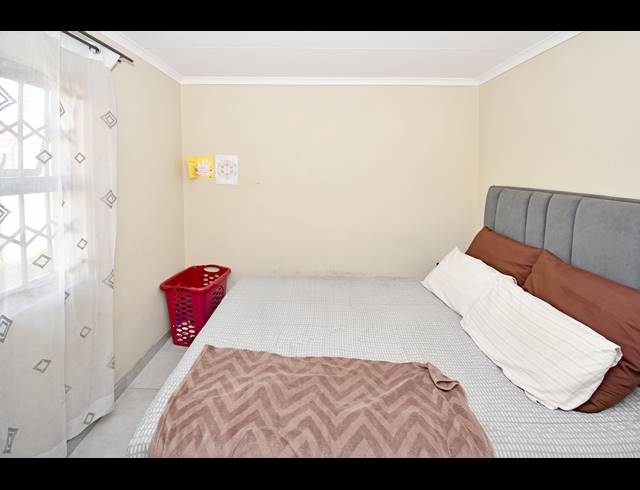3 BEDROOM HOUSE FOR SALE IN COSMO CITY